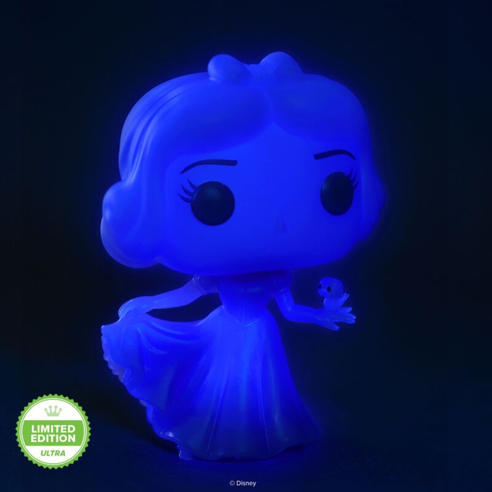 FUNKO POP! SNOW WHITE (TRANSLUCENT BLUE) (GLOW) WITH POP! PROTECTOR - Picture 2 of 10